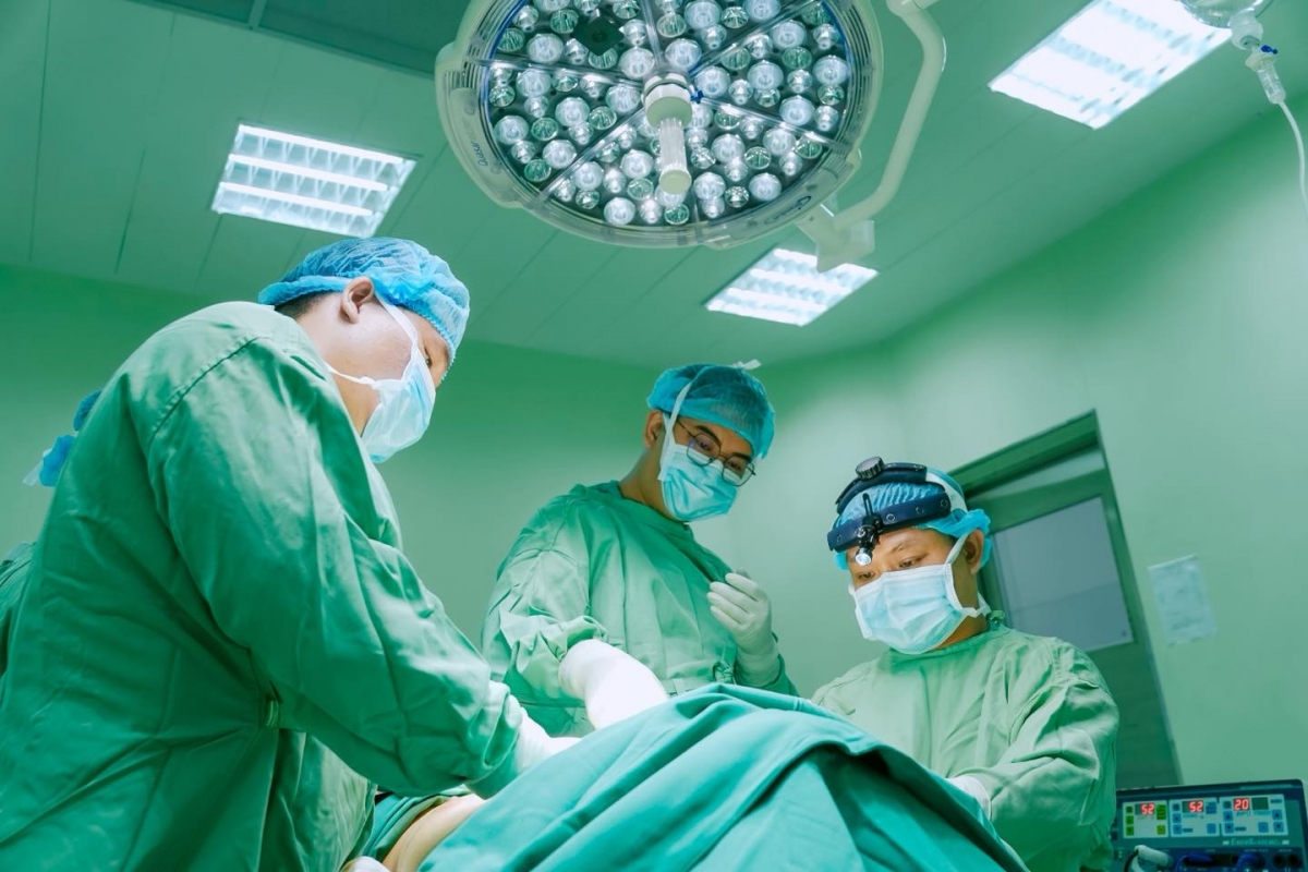 nâng mũi bằng sụn sườn